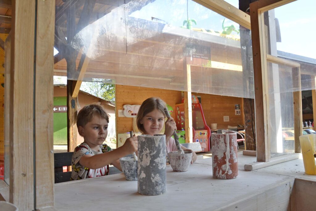 Picture of children's plaster workshop in Styrassic Park